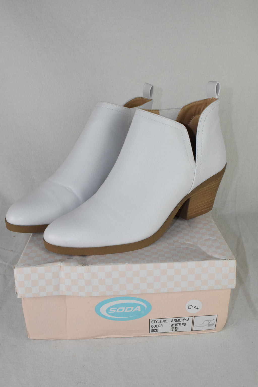 Soda Women Ankle Boot V Cut Booties Elastic Block Heel Armory White Used Size 10