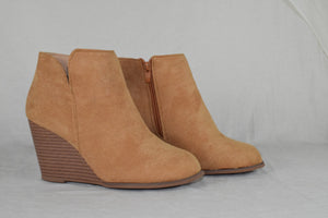 women boots Stacked wedge heel ankle booties Side Zipper beige Size 7