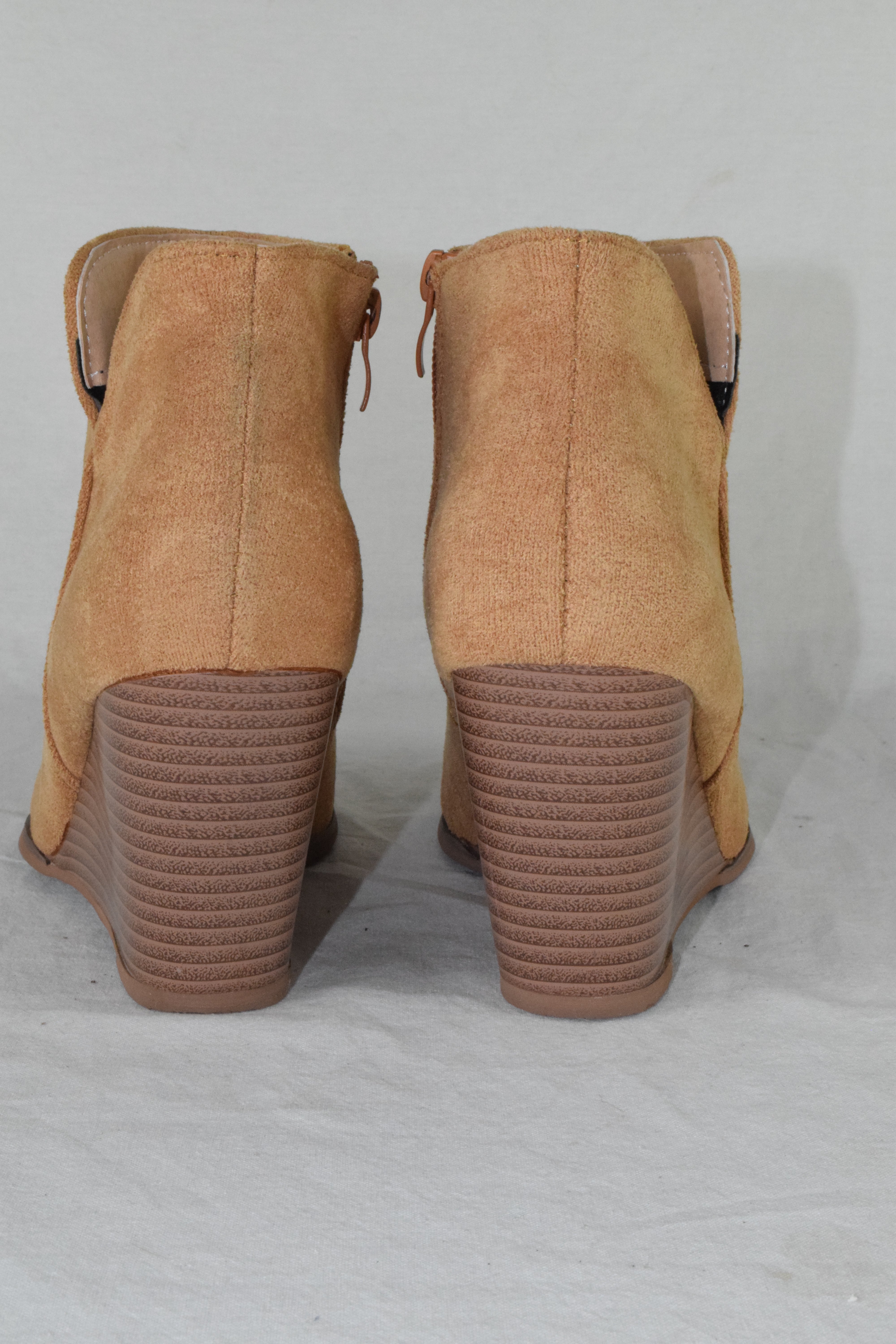 women boots Stacked wedge heel ankle booties Side Zipper beige Size 7