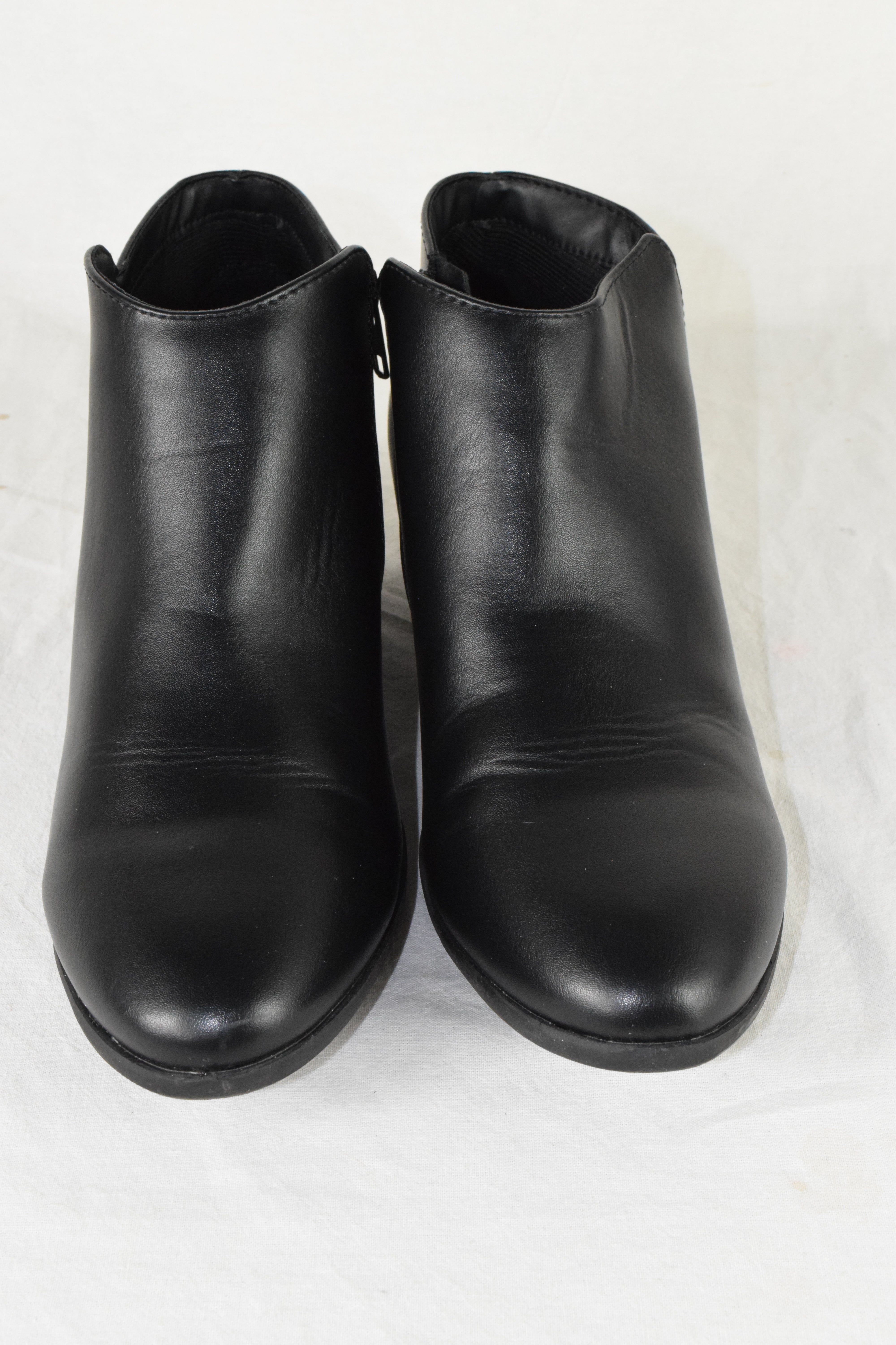 Soda Women Small Short Heels Ankle Boots Side Zipper Booties Black MUG Size 10